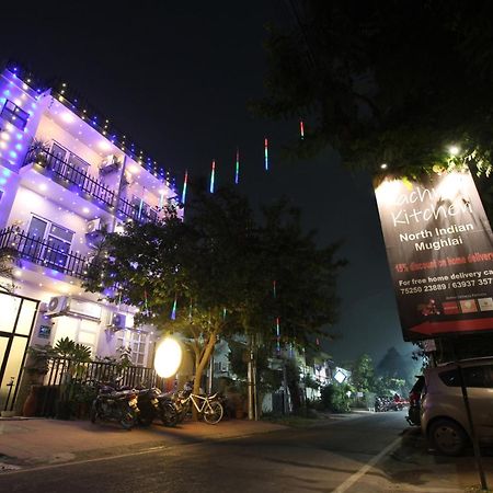 Super Townhouse Kachnar House Vikas Nagar Hotel Hasanganj Eksteriør billede