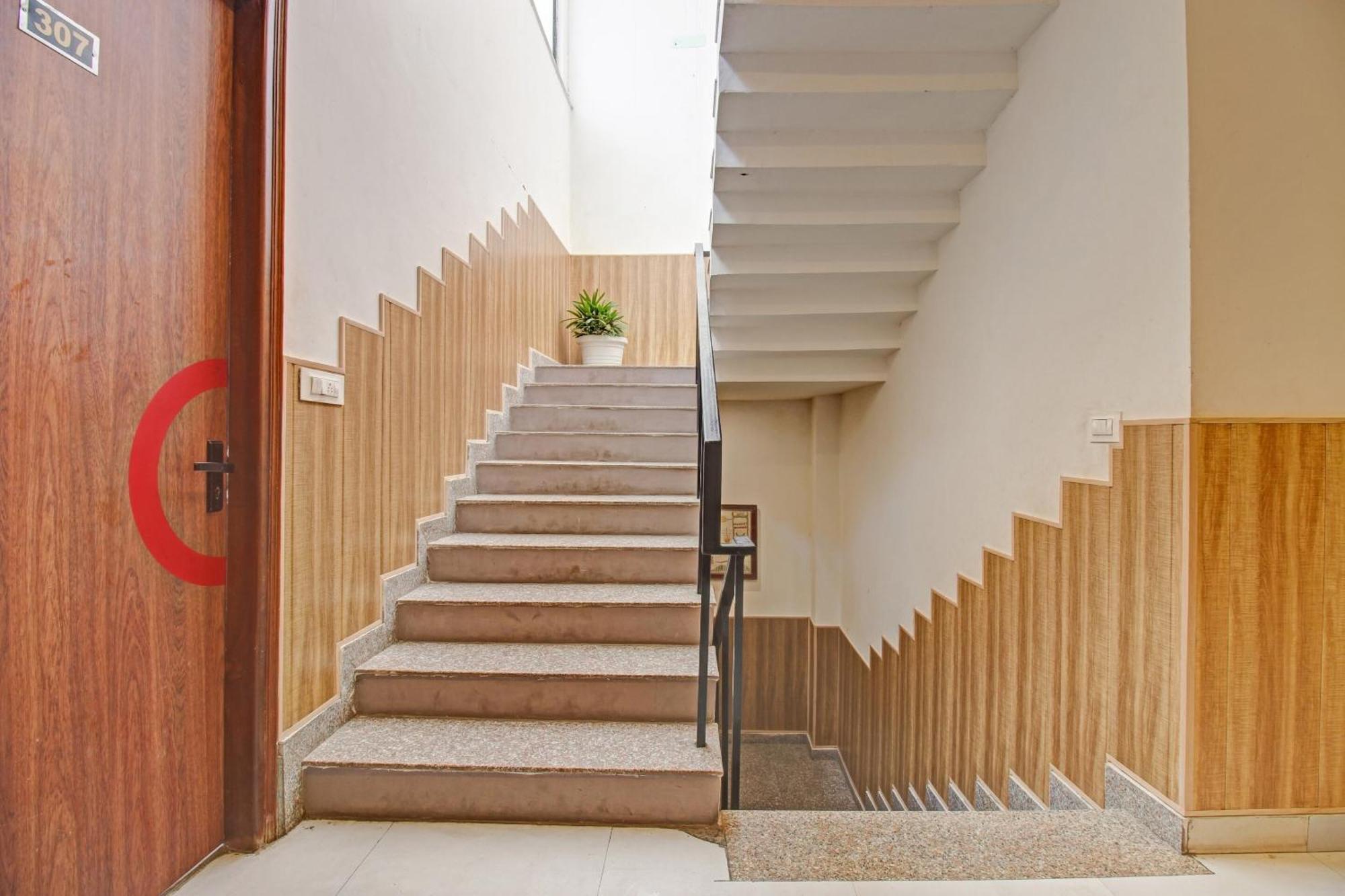 Super Townhouse Kachnar House Vikas Nagar Hotel Hasanganj Eksteriør billede