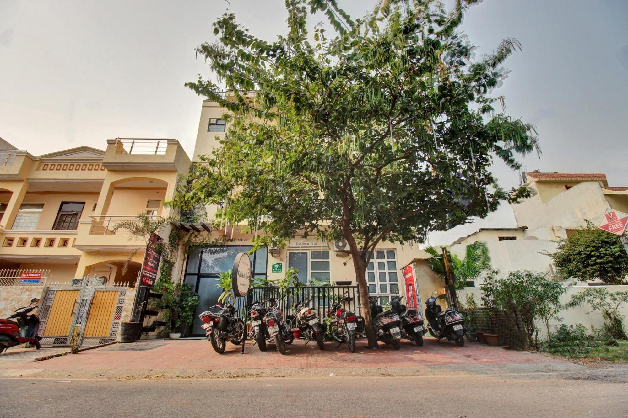 Super Townhouse Kachnar House Vikas Nagar Hotel Hasanganj Eksteriør billede
